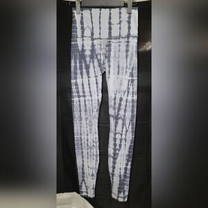 EUC Lululemon athletica Tie-Dye Leggings - Grey and White